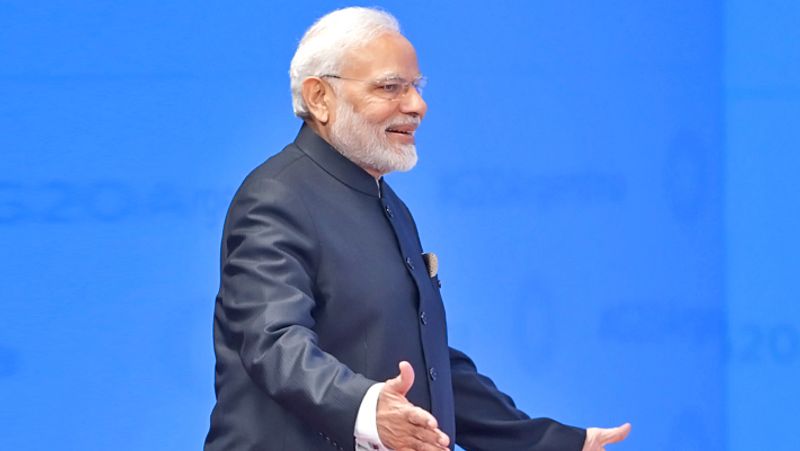 हमें युवाओं को ग्लोबल सिटीजन बनाना है, लेकिन अपनी जड़ों से भी जुड़े रहना चाहिए।