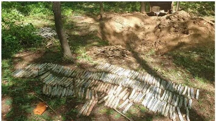 Pulwama model Attack Averted, 52 kg Explosives Found Near J&K Highway: Army Pulwama model Attack Averted, 52 kg Explosives Found Near J&K Highway: Army