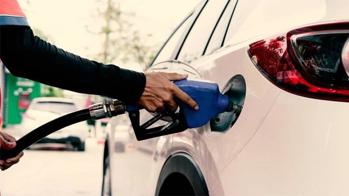 todays fuel price : diesel rate cut by upto 17 paise across metros petrol price remains unchanged todays fuel price : diesel rate cut by upto 17 paise across metros petrol price remains unchanged