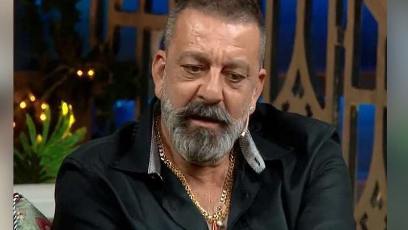 मान्यता ने फोटो शेयर कर कैप्शन लिखा- आज में भगवान का शुक्रिया अदा करना चाहती हूं, जिन्होंने मुझे इतनी अच्छी फैमिली दी है। मुझे कोई शिकायत नहीं, कोई रिक्वेस्ट नहीं, बस सब साथ रहे, हमेशा के लिए... आमीन।