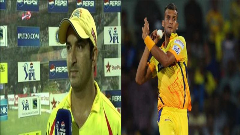 मोहित ने बताया कि 'मैच के दौरान ईश्वर पाण्डेय और मेरे बीच गेंद डालने को लेकर कुछ मिसअंडरस्टैंडिंग हो गई थी। धोनी ने ईश्वर से बॉल डालने को कहा था और बॉलिंग के लिए मैं चला गया था। जिसपर धोनी भाई का गुस्सा सातवें आसमान पर पहुंच गया'।