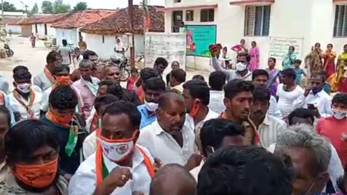 villagers blocked bjp leader raghunandan rao in siddipet district villagers blocked bjp leader raghunandan rao in siddipet district