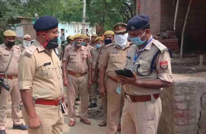  मंगलवार की रात करीब 12 बजे पिता-पुत्र मजदूरी कर लौटे तो बड़ी बेटी बिटान घर से गायब थी। रात में उसकी काफी खोजबीन की। बुधवार की सुबह पिता ने उसे पड़ोसी के घर में प्रेमी के साथ देख लिया। इससे गुस्से में वह कुल्हाड़ी लेकर अवधेश के घर में घुस गया।