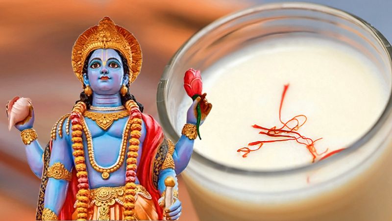 5. गाय के कच्चे (बिना उबाला) दूध में केसर मिलाकर भगवान विष्णु का अभिषेक करें। रोज संभव न हो तो ये उपाय एकादशी पर कर सकते हैं।
