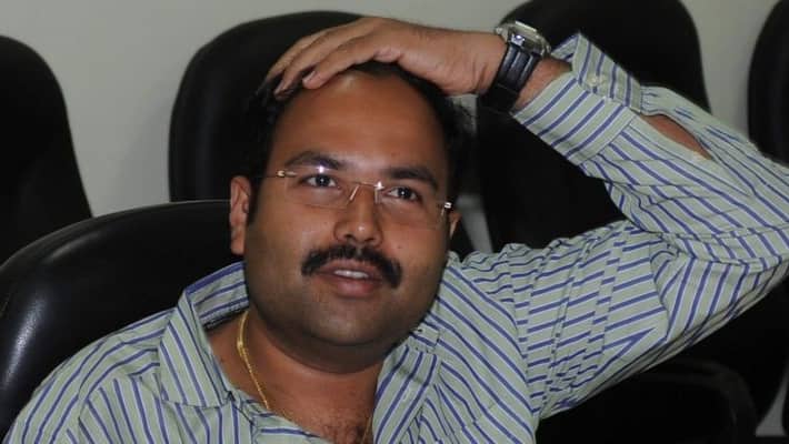 JDS leader Anand Asnotikar caught with gun at Bengaluru Airport -ymn JDS leader Anand Asnotikar caught with gun at Bengaluru Airport -ymn