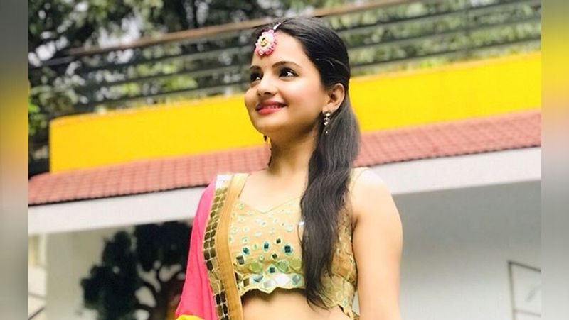 साथ निभाना साथिया के मेकर्स को जैसे ही पता लगा कि वह डांस रियलिटी शो में भाग लेने जा रही हैं उन्हें रातों रात शो से आउट कर दिया गया।