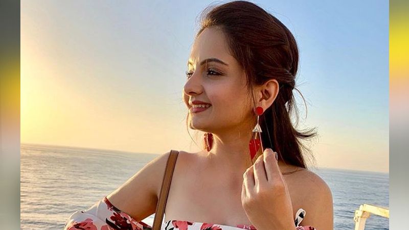 साथ निभाना साथिया से बाहर होते ही उनका करियर लगभग बर्बाद हो गया। ना तो जिया झलक दिखला जा की विनर पाईं और ना ही उन्हें फिर कभी सीरियल में लीड रोल मिला।
