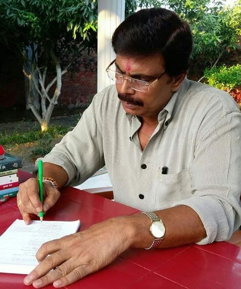साल 2007 में निचली अदालत ने उन्हें मौत की सजा सुना दी। आनंद मोहन देश के पहले पूर्व सांसद और पूर्व विधायक हैं, जिन्हें मौत की सजा मिली। हालांकि, पटना हाईकोर्ट ने दिसंबर 2008 में मौत की सजा को उम्रकैद में बदल दिया। बाद में सुप्रीम कोर्ट ने भी जुलाई 2012 में पटना हाईकोर्ट के फैसले को बरकरार रखा। आनंद मोहन अभी भी जेल में ही हैं। (फाइल फोटो)