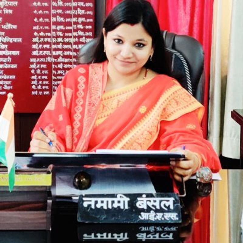 नमामि बंसल ने परीक्षा की तैयारी करने वाले छात्र-छात्राओं से असफलता मिलने की स्थिति में भी धैर्य न खोने और खुद पर भरोसा रखने के लिए कहा है। उन्होंने कहा किसी भी परीक्षा में सफल होने के लिए धैर्य, मेहनत व खुद पर विश्वास होना बेहद जरूरी है।