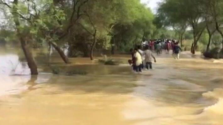 Fire Brigade Personnel Protection of Workers in Flood in Kalaburagi grg Fire Brigade Personnel Protection of Workers in Flood in Kalaburagi grg