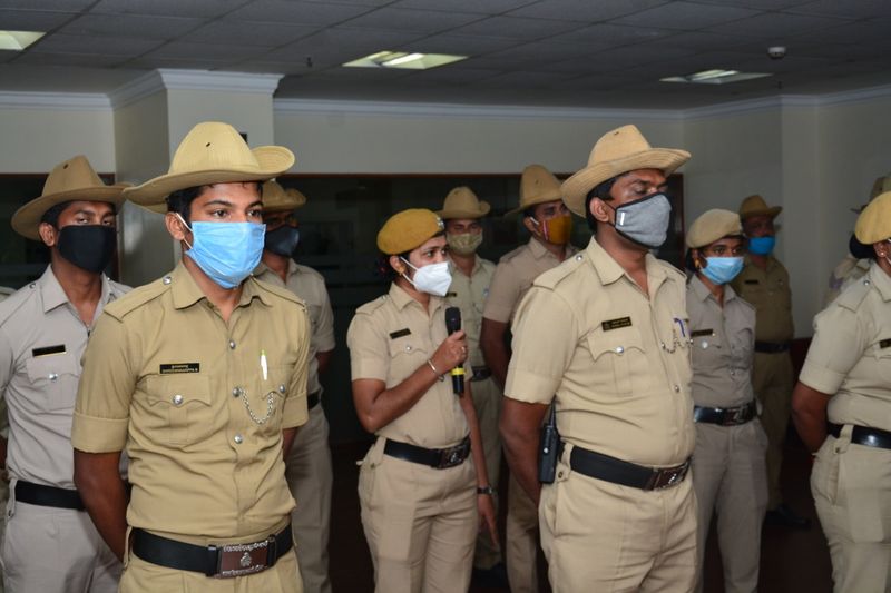 Corona Crisis Bengaluru Police Commissioner Meets warriors snr