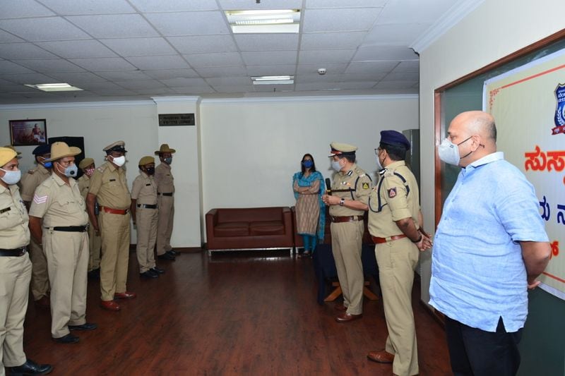 Corona Crisis Bengaluru Police Commissioner Meets warriors snr