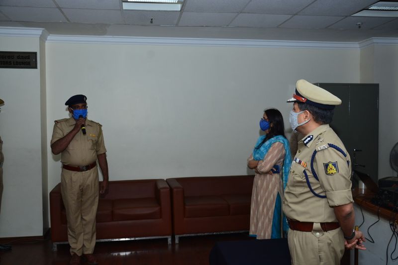 Corona Crisis Bengaluru Police Commissioner Meets warriors snr