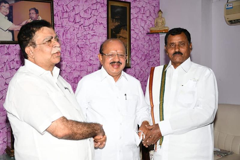 ಮಾಜಿ ಶಾಸಕ ಕೆ.ಎನ್ ರಾಜಣ್ಣ ಅವರನ್ನ ಕೆಪಿಸಿಸಿ ಅಧ್ಯಕ್ಷ ಡಿಕೆ ಶಿವಕುಮಾರ್ ಅವರು ಶಿರಾ ಉಪಚುನಾವಣೆಯ ಕೋಚೇರ್ಮನ್ ಆಗಿ ನೇಮಕ ಮಾಡಿದ್ದಾರೆ.