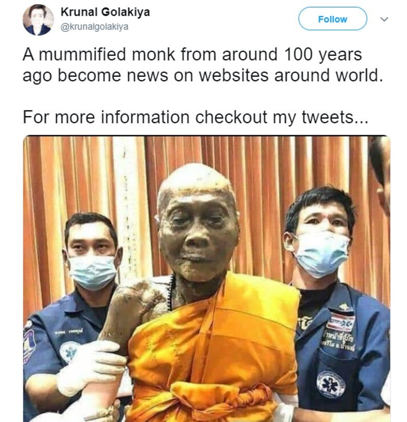 वायरल पोस्ट क्या है?
एक ट्विटर यूजर ने तस्वीर को शेयर करते हुए अंग्रेजी में कैप्शन लिखा है, जिसकी हिंदी कुछ इस तरह है, “करीब 100 साल पुरानी एक भिक्षु की ममी दुनिया भर की वेबसाइट पर खबर बनी हुई है। कुछ बौद्ध भिक्षुओं के मुताबिक, वह अब भी जीवित है और ध्यान की गहरी मुद्रा में है। ये शव मंगोलिया के एक इलाके में मिला है।” 