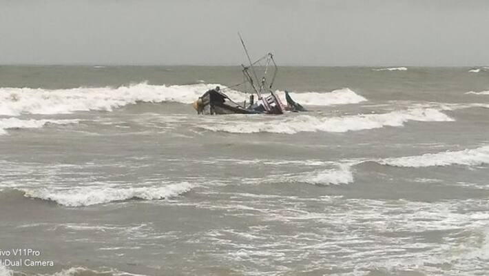 10 fishermen rescued bhatkal karwar uttara Kannada mah 10 fishermen rescued bhatkal karwar uttara Kannada mah