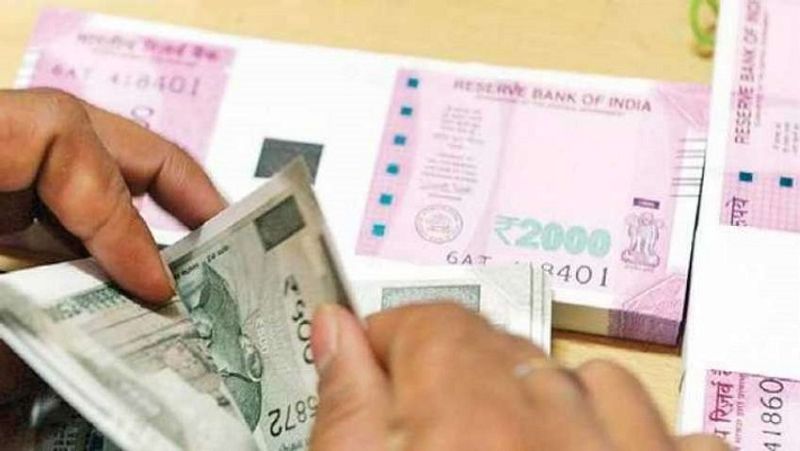 अभी विधेयक होना है पारित
सोशल सिक्युरिटी कोड 2020 (Social Security Code 2020) बिल संसद में पेश होने के बाद दोनों सदन में पारित कराना होगा। इसके बाद ही यह कानून बनेगा। इसके सभी नियमों के बारे में जानकारी विधेयक पारित होने के बाद ही मिल सकेगी।
(फाइल फोटो)