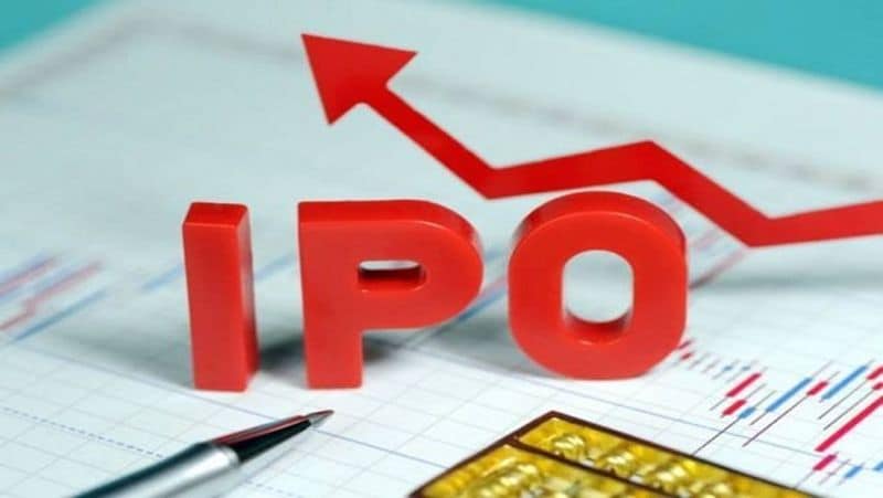 क्या है सेबी का आदेश
सेबी के आदेशानुसार, नेशनल स्टॉक एक्सचेंज (NSE) इस इश्यू के जरिए CAMS में अपनी पूरी 37.4 फीसदी हिस्सेदारी या 1,82,46,600 शेयर बेचने वाली है। इस इश्यू का प्रबंधन कोटक महिंद्रा कैपिटल, एचडीएफसी बैंक, आईसीआईसीआई सिक्योरिटीज और नोमुरा फाइनेंशियल एडवाइजरी करने वाली हैं।
(फाइल फोटो)
