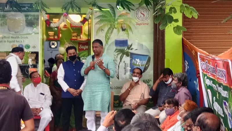 North Karnataka First Neera Shop Started in Dharwadgrg