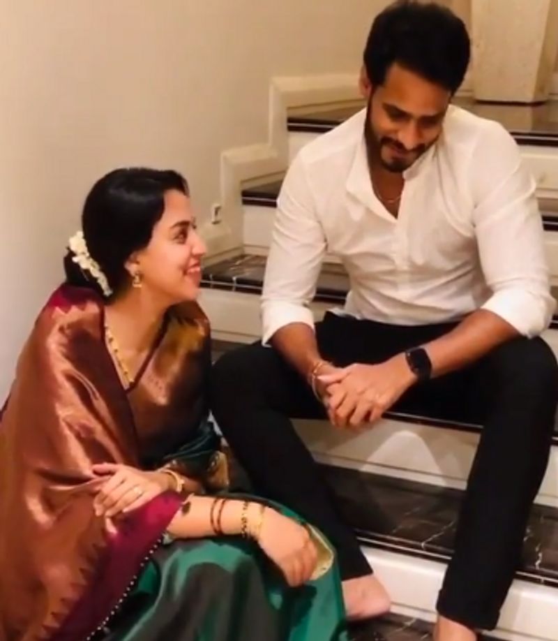 Reavthi blushes as Nikhil kumaraswamy acts something in-front of her dpl
