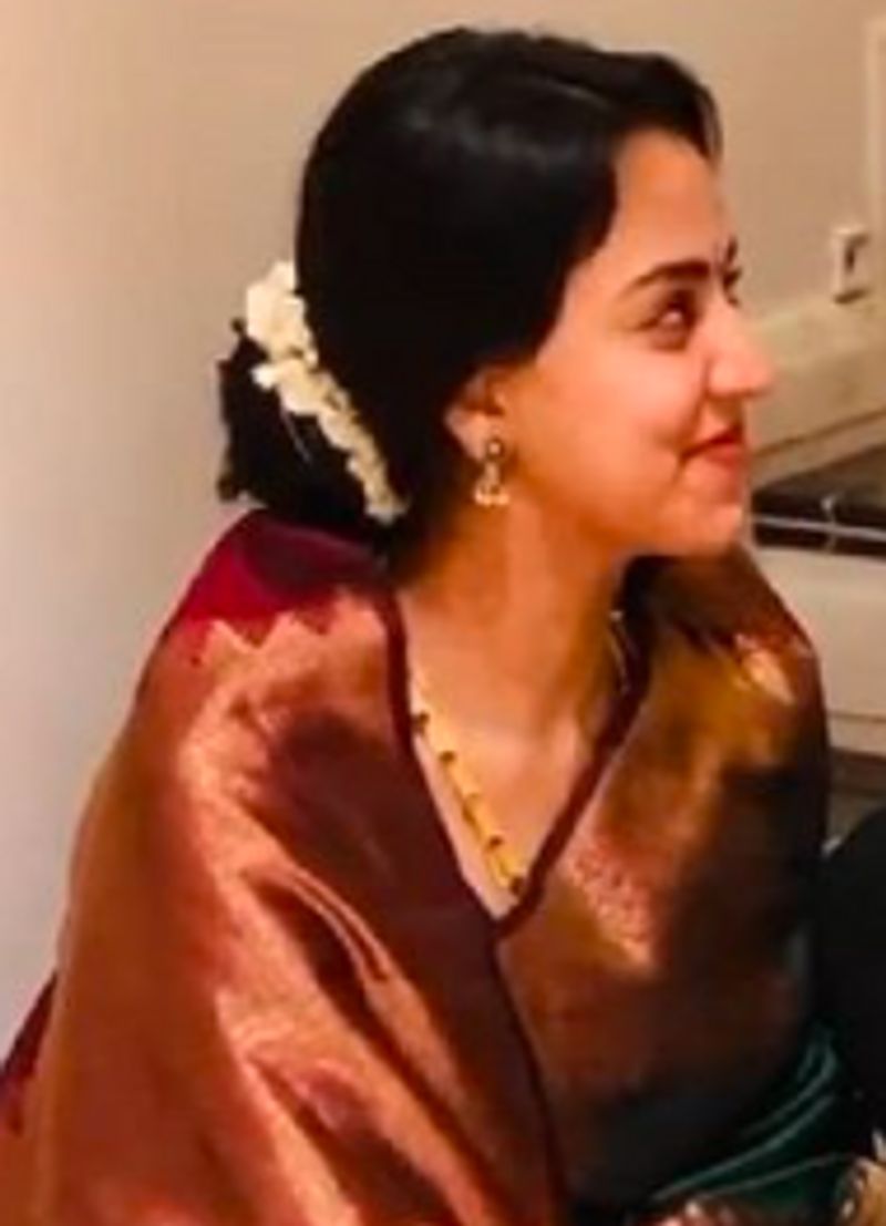 Reavthi blushes as Nikhil kumaraswamy acts something in-front of her dpl