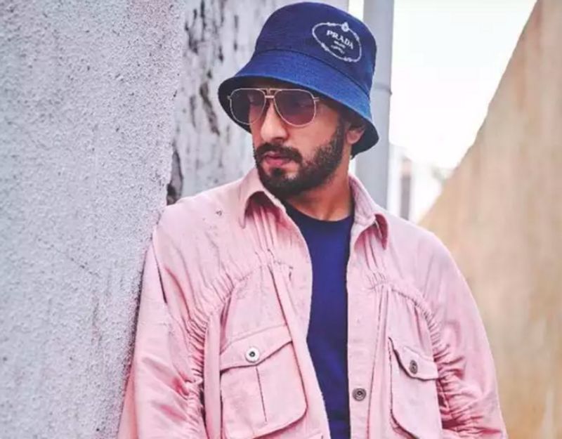 5 times Bollywood actors proved PINK is manly dpl