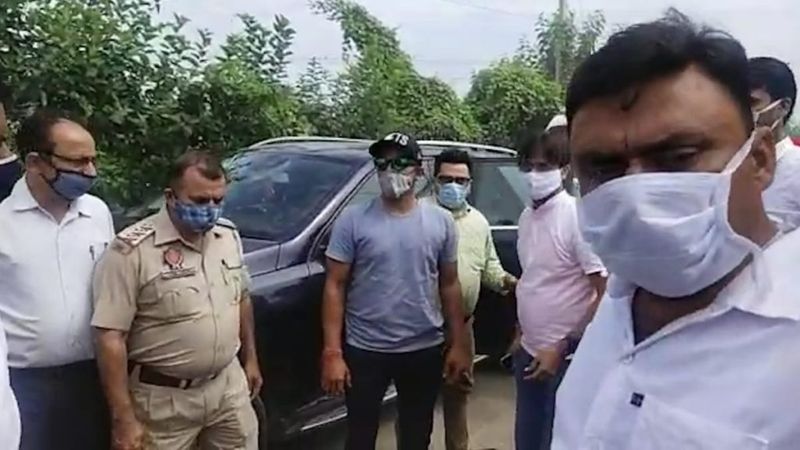 అశోక్ కుమార్ హత్యకు ముందు కూడా ఛజ్జూ చైమర్ గ్యాంగ్లోని ఓ మహిళ, పూలు అమ్మేందుకు వచ్చి రెక్కీ నిర్వహించినట్టు పోలీసుల విచారణలో తేలింది. 