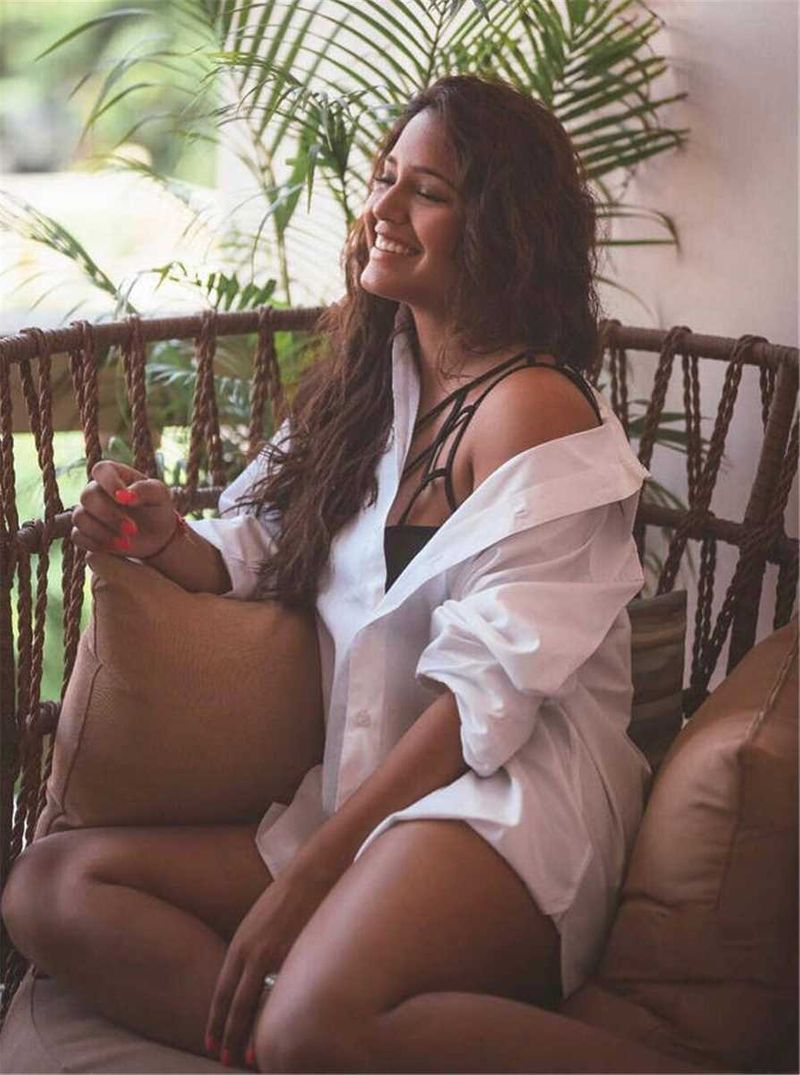 RR vs KKR: Dinesh Karthik wife Deepika pallikal hot glamorous photos social media CRA