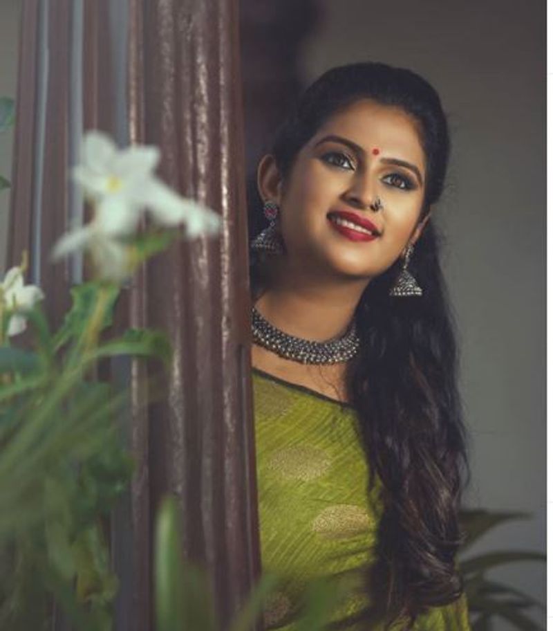 Kannada television actress bhramagantu geetha bharathi bhat received ccb inquiry notice vcs
