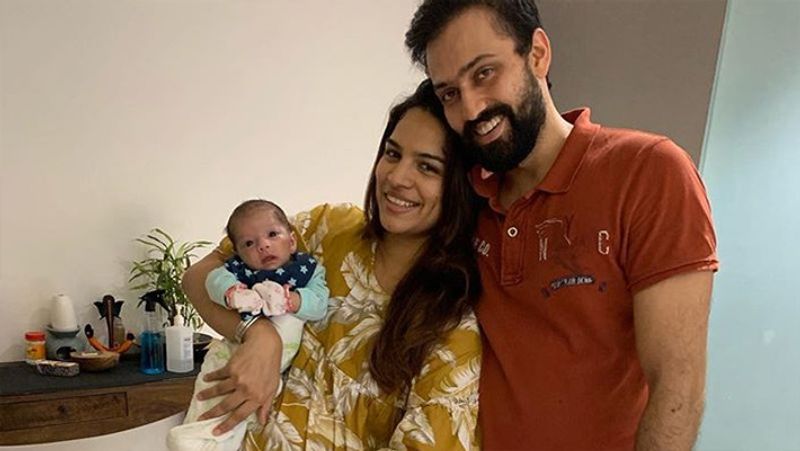 कोरोना वायरस आउटब्रेक होने की वजह से शिखा अपनी बेटी का और भी ज्यादा ख्याल रख रही हैं। बेटी की सुरक्षा के चलते ही उन्होंने कुमकुम भाग्य शो में काम करना बंद कर दिया था। शिखा ने खुलासा किया था- 'मैंने कुमकुम भाग्य को नहीं छोड़ा है बल्कि कुछ समय के लिए ब्रेक लिया है।'