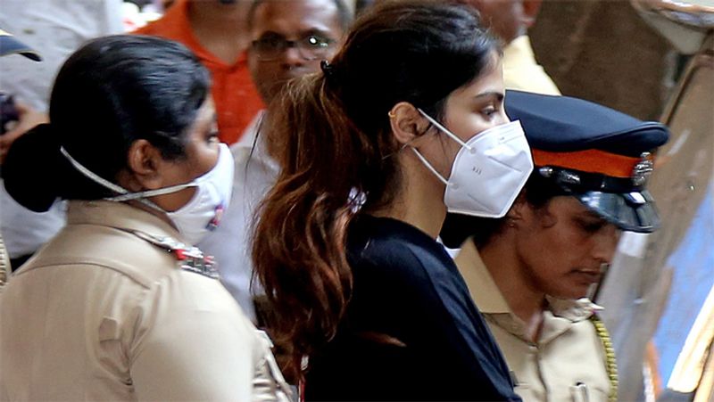 Sushants death case bombay High Court adjourns hearing in bail pleas of Rhea Chakraborty BRd
