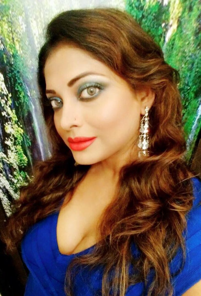 Rupaa Dutta accuses Anurag Kashyap of sending inappropriate texts dpl