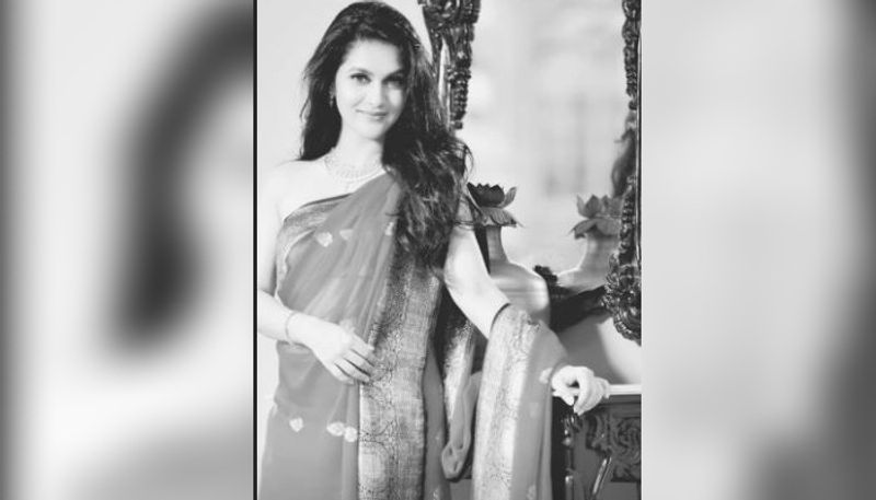 Bangladeshi actress Rafiat Rashid Mithila stuns fans in monochrome picture-dbr
