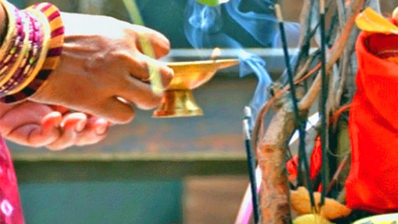 1. दोनों पक्षों की त्रयोदशी तिथि को व्रत रखें।
