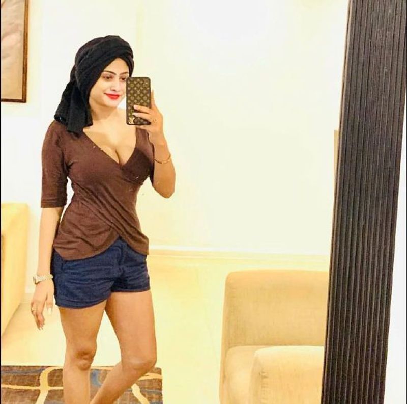Netizens troll on Srilankan Actress queen Piumi Hansamali videos