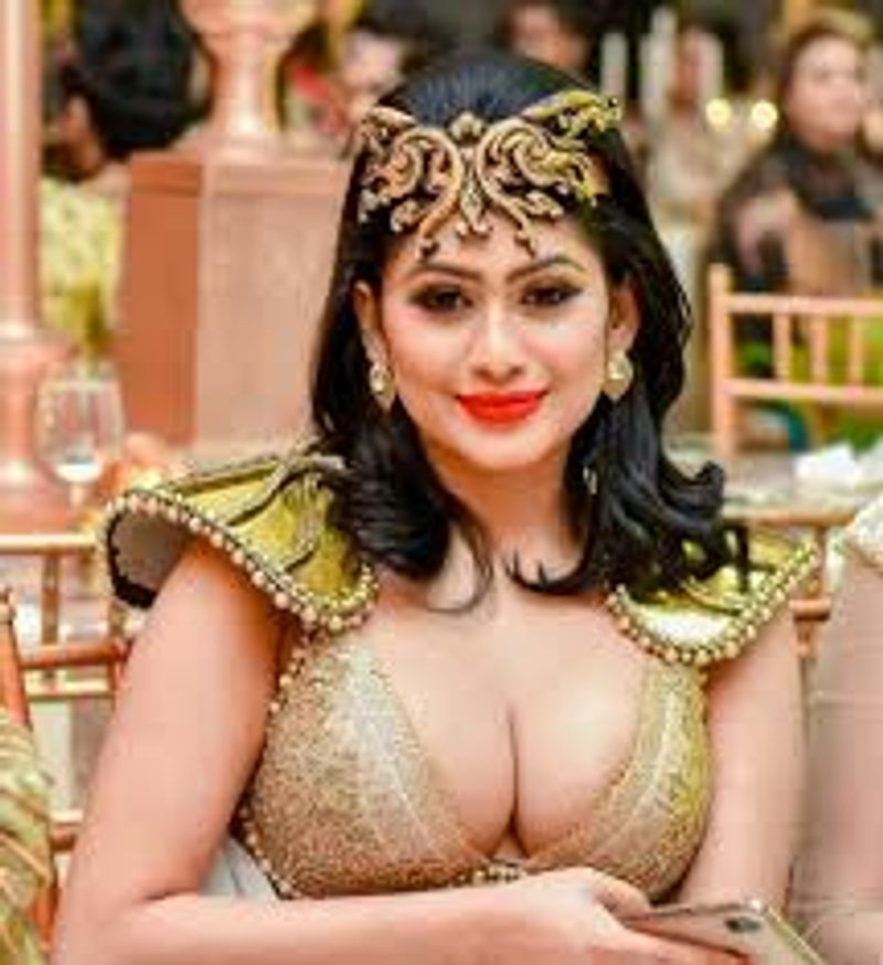 Netizens troll on Srilankan Actress queen Piumi Hansamali videos