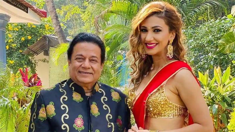 इसके पहले भजन सम्राट अनूप जलोटा (Anup Jalota) बिग बॉस के सीजन 12 में आए थे। उनकी बिग बॉस में एंट्री काफी धमाकेदार रही थी। जसलीन मथारू की वजह से वह काफी चर्चा में रहे थे।