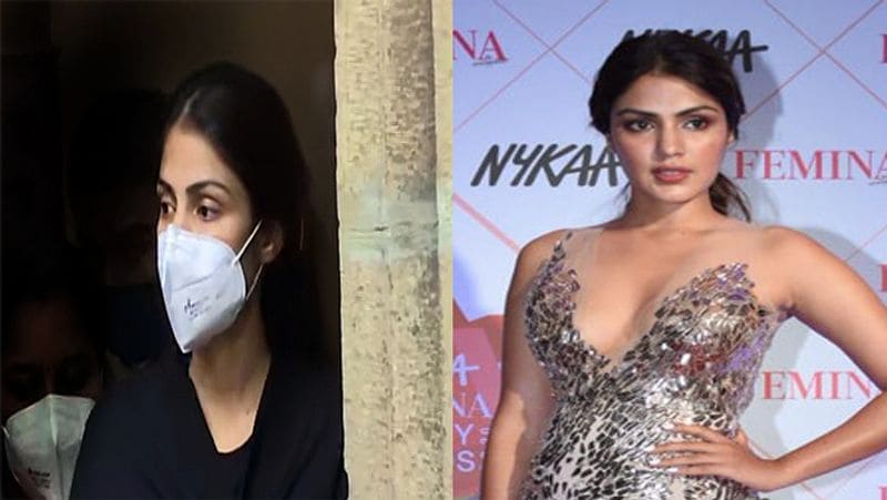 Sushants death case bombay High Court adjourns hearing in bail pleas of Rhea Chakraborty BRd