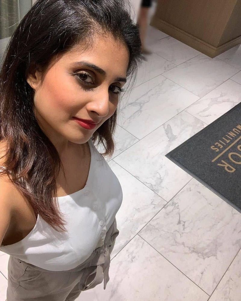 Ajith wife shalini sister shamili Hot selfie photo going viral