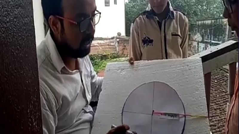 रामानुजन और वशिष्ठ नारायण सिंह को आदर्श मानने वाले आरके श्रीवास्तव बाद में कोचिंग पढ़ाने लगे। गणित के लिए इनके द्वारा चलाया जा रहा निःशुल्क नाईट क्लासेज अभियान पूरे देश मे चर्चा का विषय बना हुआ है। इस क्लास को देखने और उनका शैक्षणिक कार्यशैली को समझने के लिए कई विद्वान उनके इंस्टीट्यूट आ चुके हैं।
