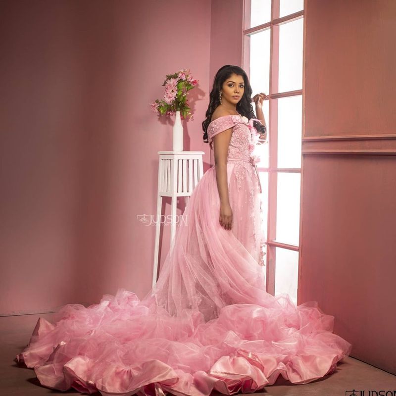 Bigg boss fame Riythvika Latest hot photo shoot going viral