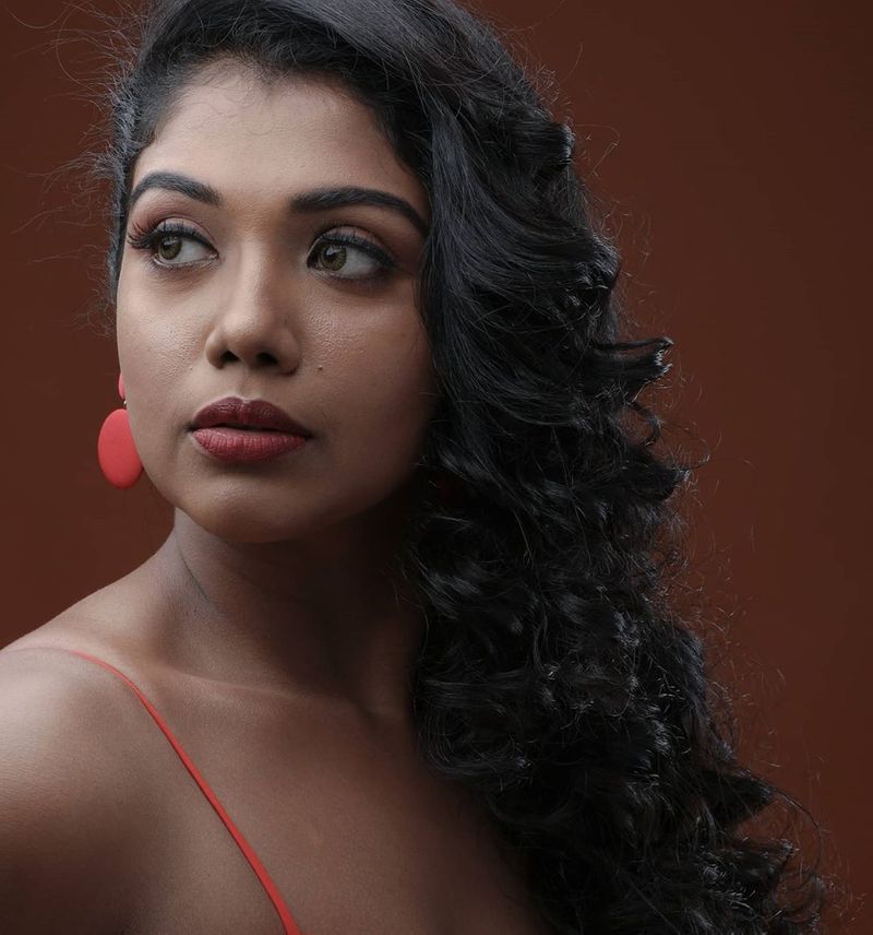 Bigg boss fame Riythvika Latest hot photo shoot going viral