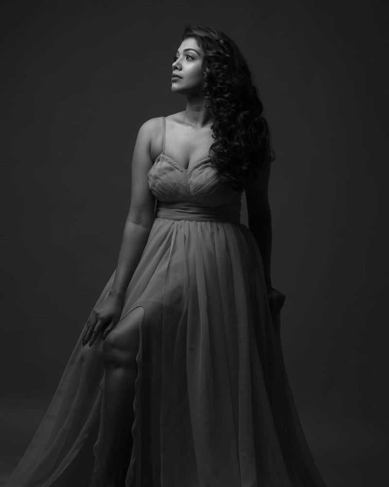Bigg boss fame Riythvika Latest hot photo shoot going viral