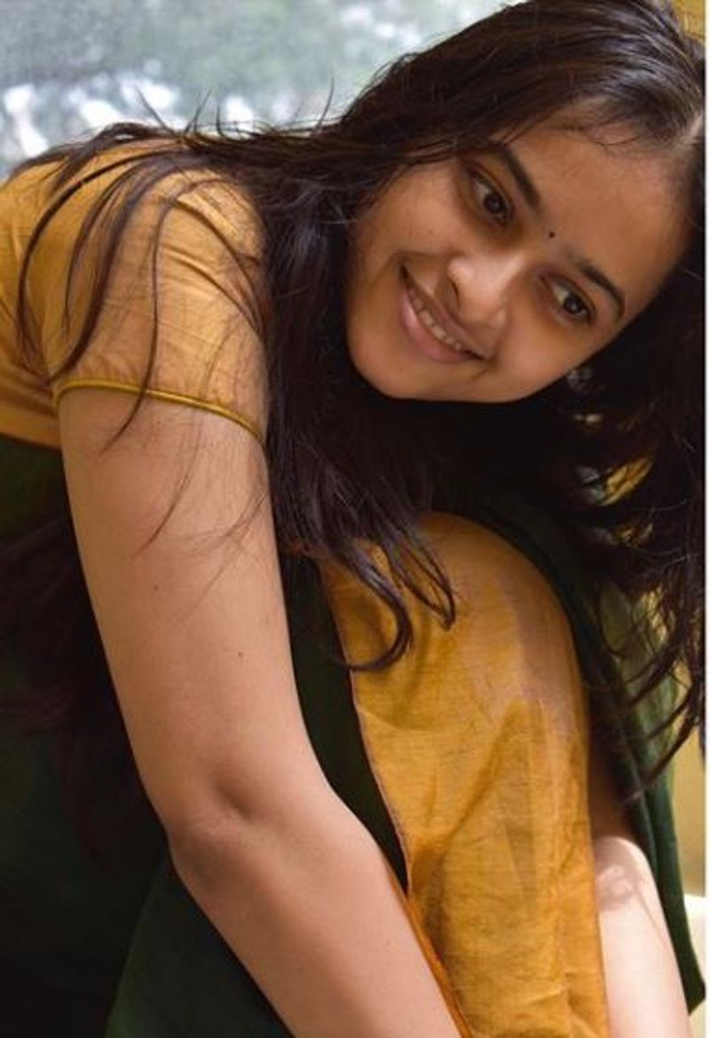 actress sri divya without makeup photos