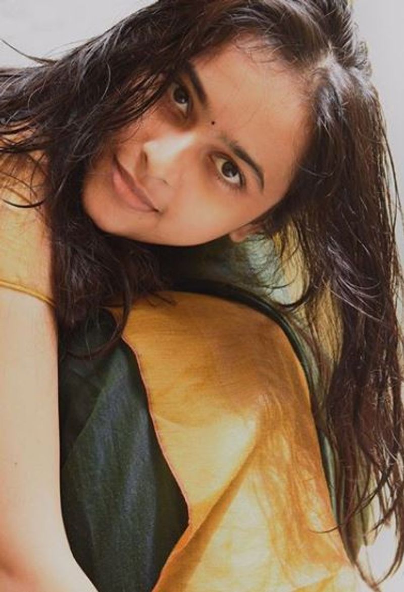 actress sri divya without makeup photos