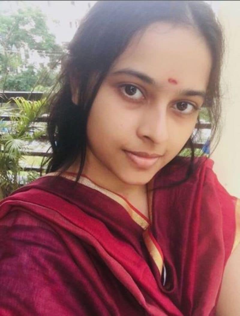 actress sri divya without makeup photos