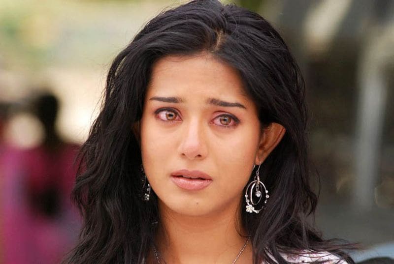 When Esha Deol slapped Amrita Rao in public; know the whole story RCB