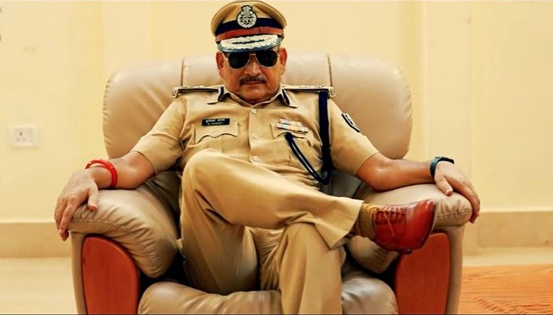 बताते चले कि गुप्तेश्वर पांडेय के डीजीपी पद से वीआरएस लेने के अगले दिन ही उनका एक म्यूजिक वीडियो रिलीज हुआ था। इसमें वे पुलिस की दबंग छवि में दिख रहे हैं। उनपर गाए गाने के बोल हैं गुप्तेश्वर पांडेय हैं, रॉबिनहुड बिहार के। इसे बिग बॉस के पूर्व प्रतिभागी दीपक ठाकुर ने गाया है। म्यूजिक वीडियो रिलीज होते ही पांडेय को किसी ने नया बिहारी बाबू तो किसी ने शॉटगन कहा था। वह भी गूगल पर खूब सर्च किया जा रहा है।