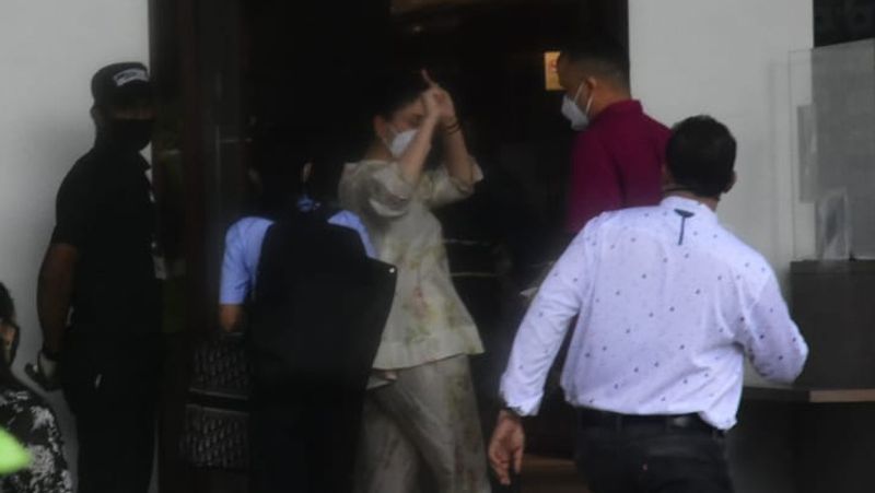 आमिर की फिल्म लाल सिंह चड्ढा की अधिकतर शूटिंग हो चुकी है। इसके सीन्स को दिल्ली में फिल्माया जाना है। करीना के दूसरी बार मां बनने की खबर आते ही प्रोड्यूसर ने फिल्म की शूटिंग जल्दी पूरी करने का निर्णय लिया है। 