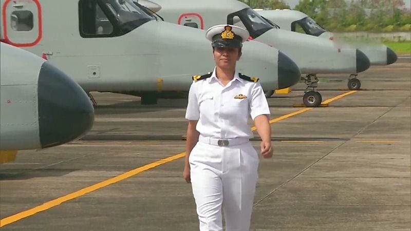 shivangi singh became the first female pilot of rafale squadron